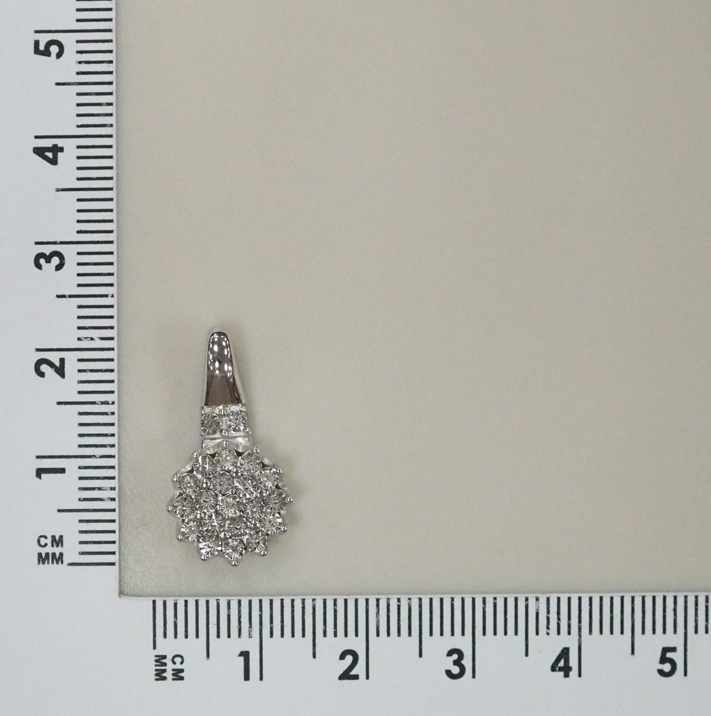 Серебряная подвеска с бриллиантами